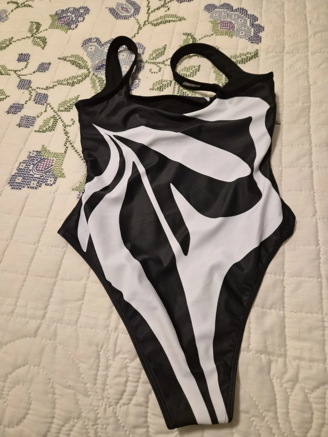 Black and White Abstract Print One-Piece Swimsuit - photo 4