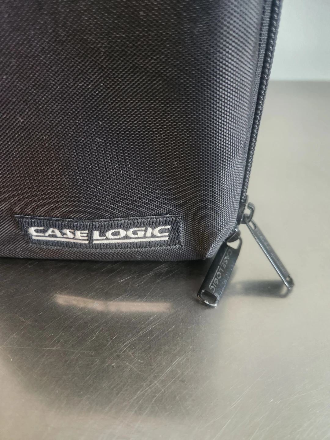 Case Logic Black Carrying Case 15 Cds - photo 2