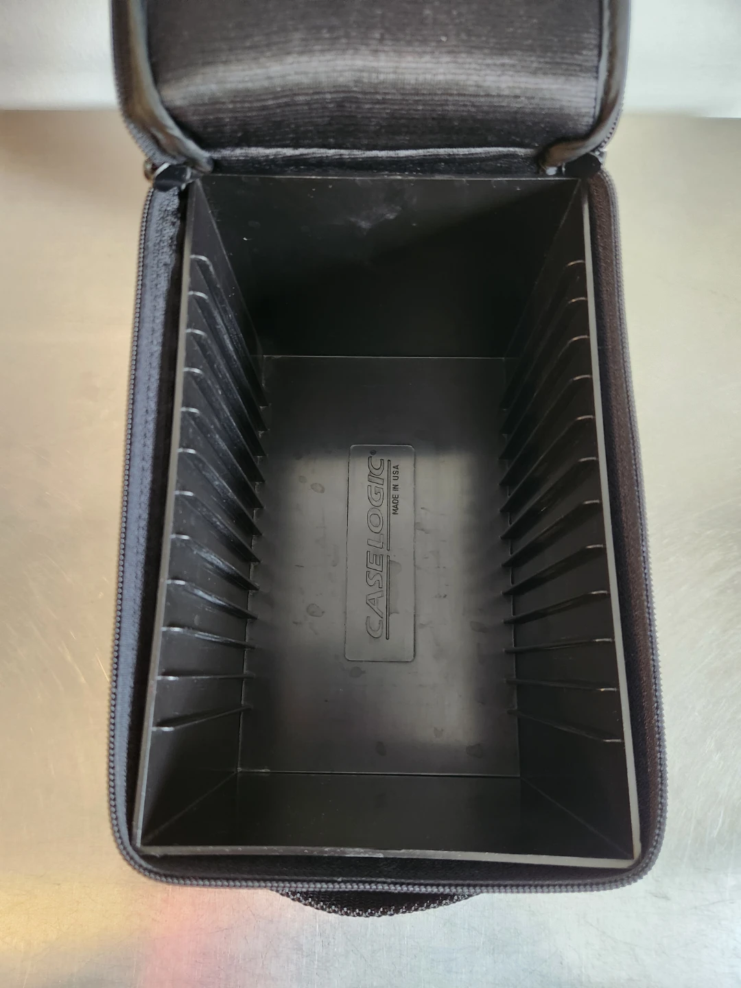 Case Logic Black Carrying Case 15 Cds - photo 5