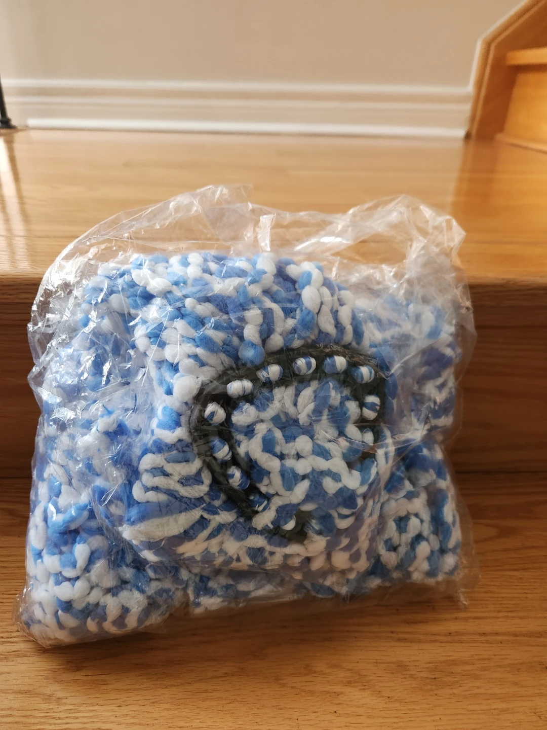 EasyWring Spin Mop and Bucket System PLUS 3 brand new mop heads - photo 2