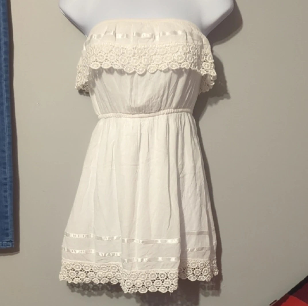 Dynamite White Strapless Crochet Trim Dress
