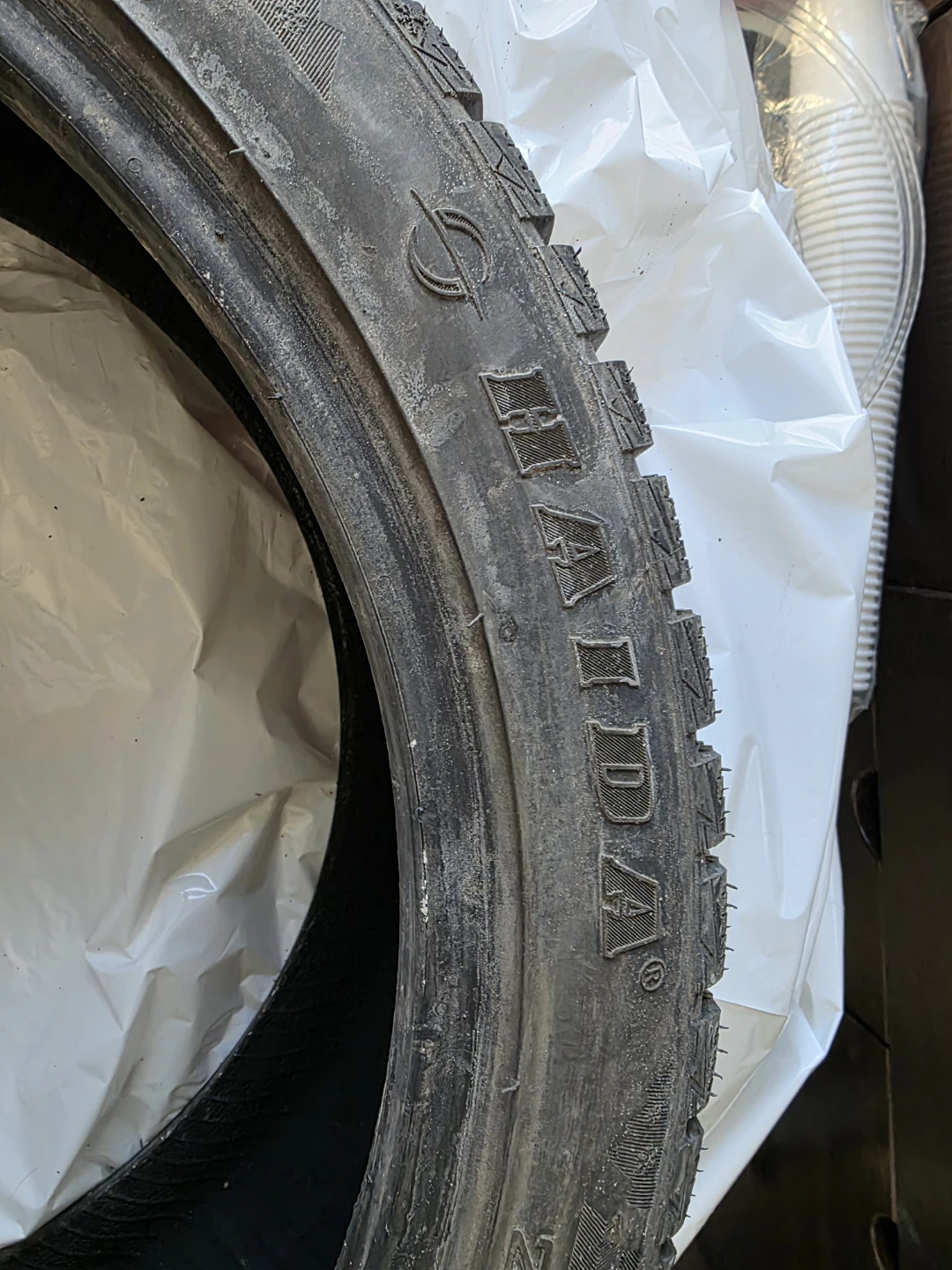 Winter HD687 Tire 235/40R19 96V XL