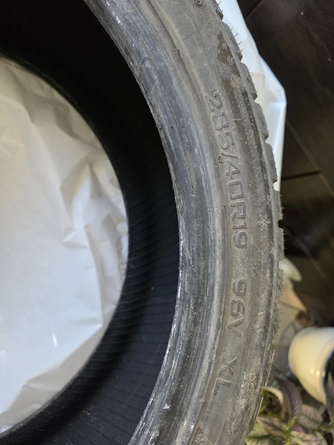 Winter HD687 Tire 235/40R19 96V XL - photo 3