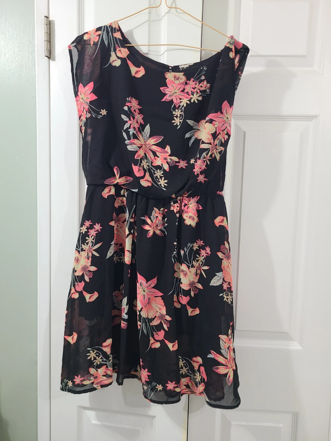 Bundle of 4 Women's Dresses - photo 5