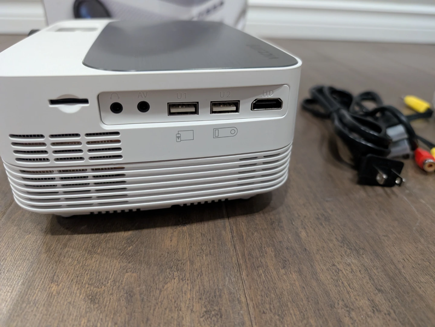 Brand New LED Wifi Projector For Sale - photo 3