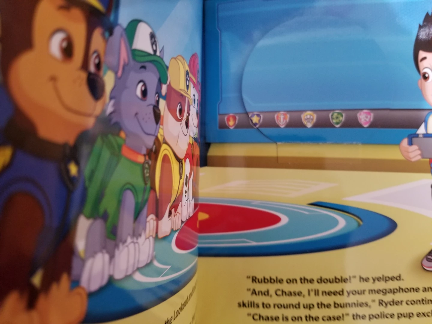 Paw Patrol: The Pups Save the Bunnies Book🏆 - photo 3