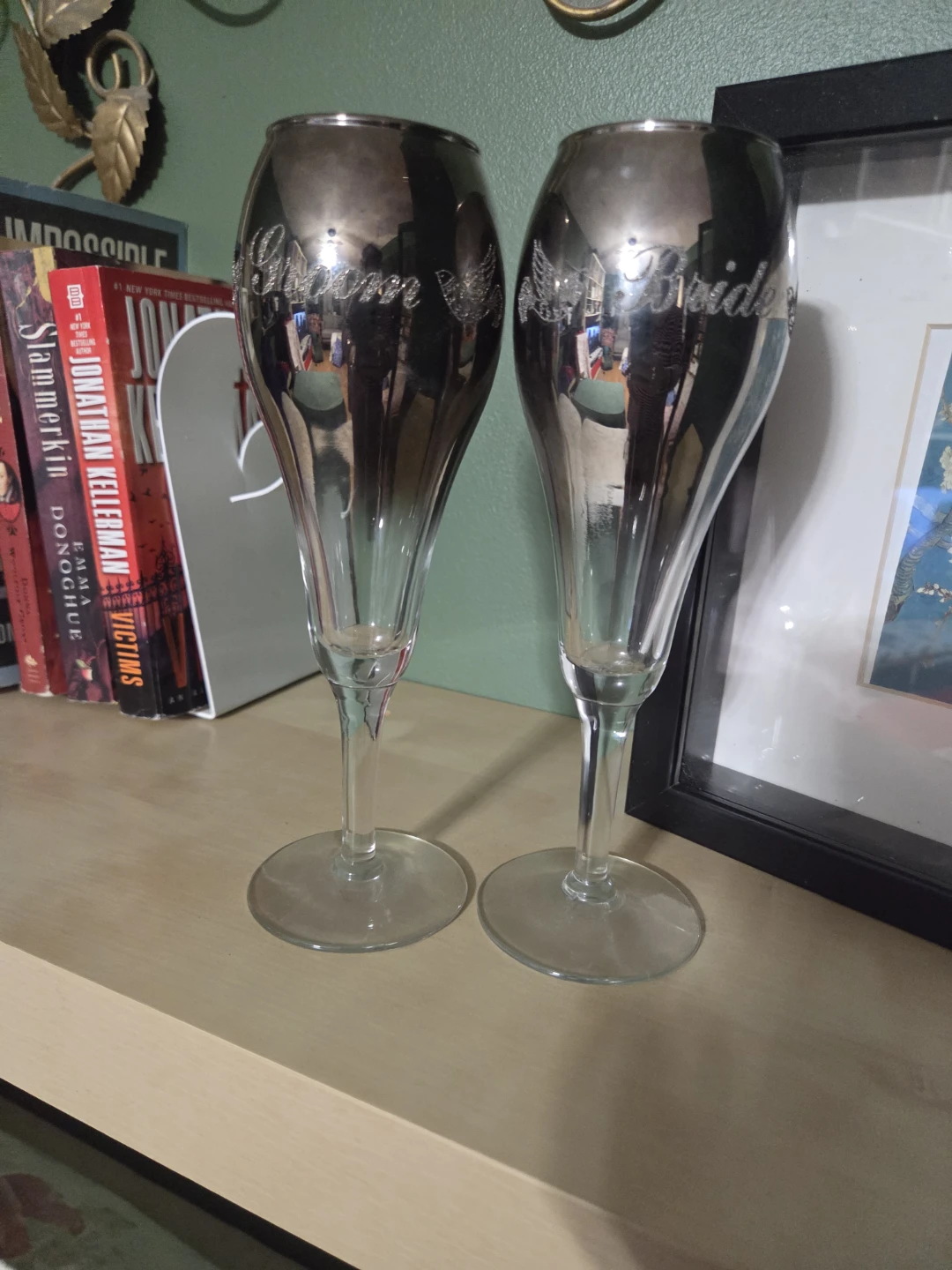 Bride and Groom Champagne Flutes Set