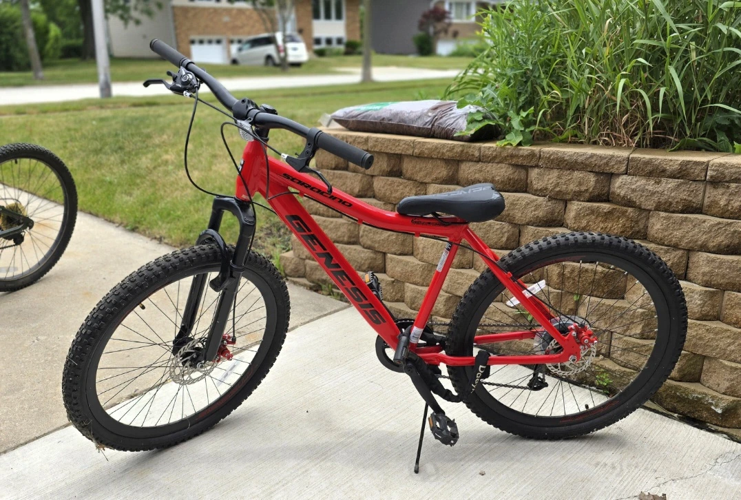 Genesis Saracino 26 inch Mountain Bike - Red. 8 speed.