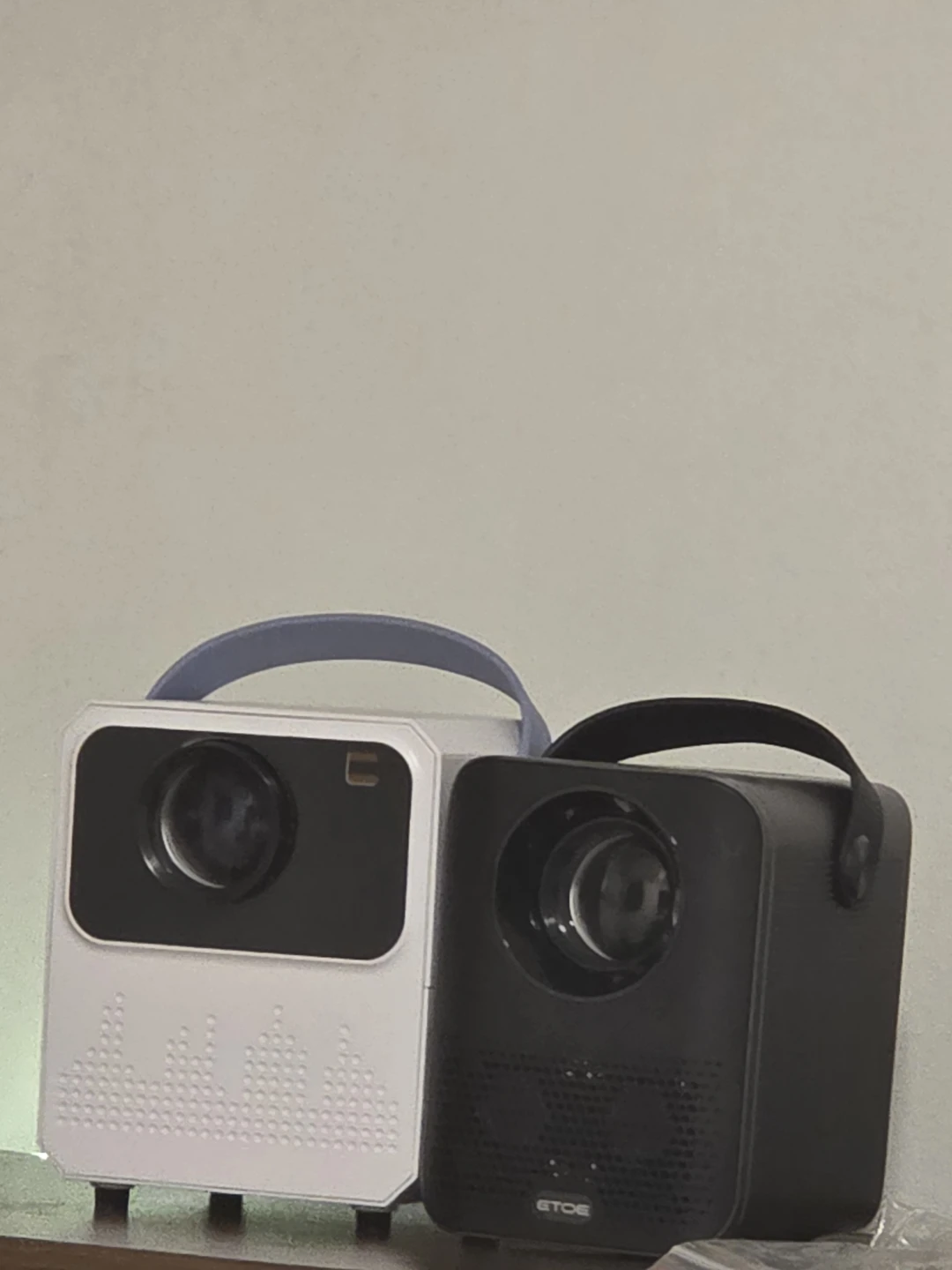 2 Projectors, White & Black