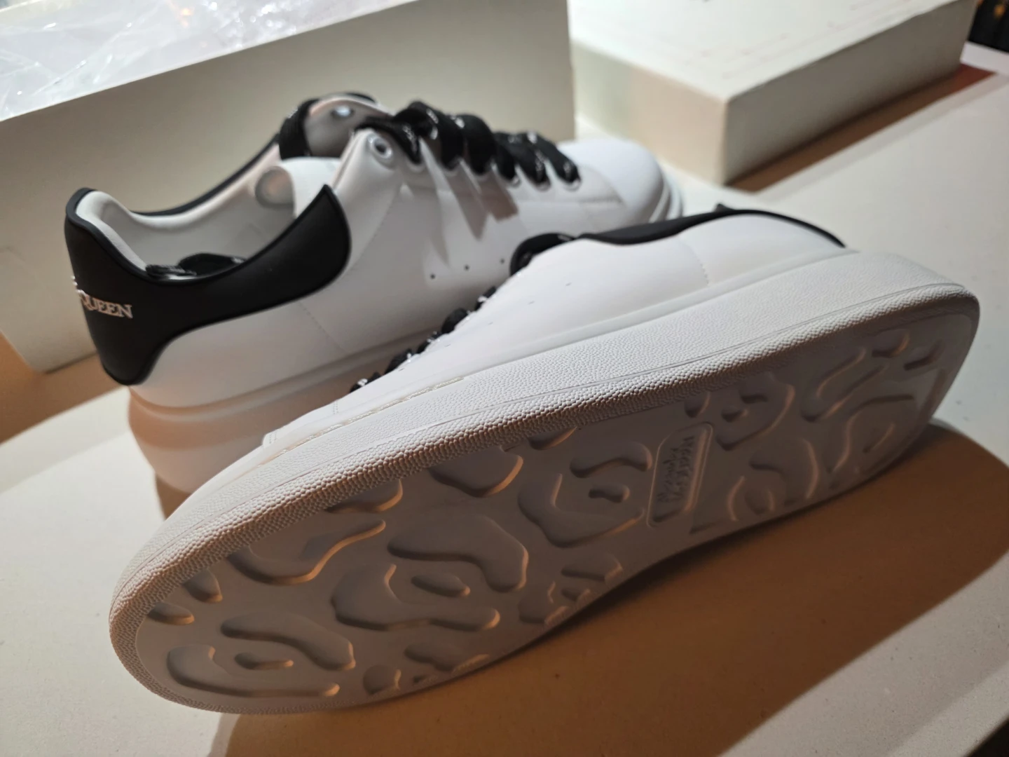 Alexander McQueen Oversized Sneaker White/Black - photo 4