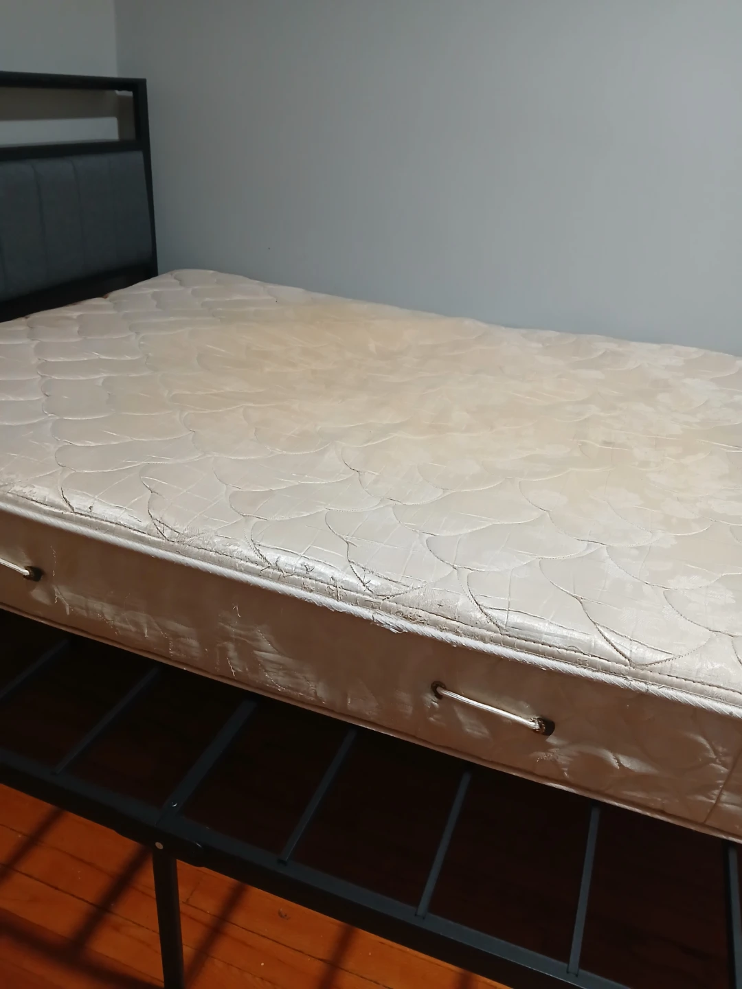 Queen Bed - photo 3