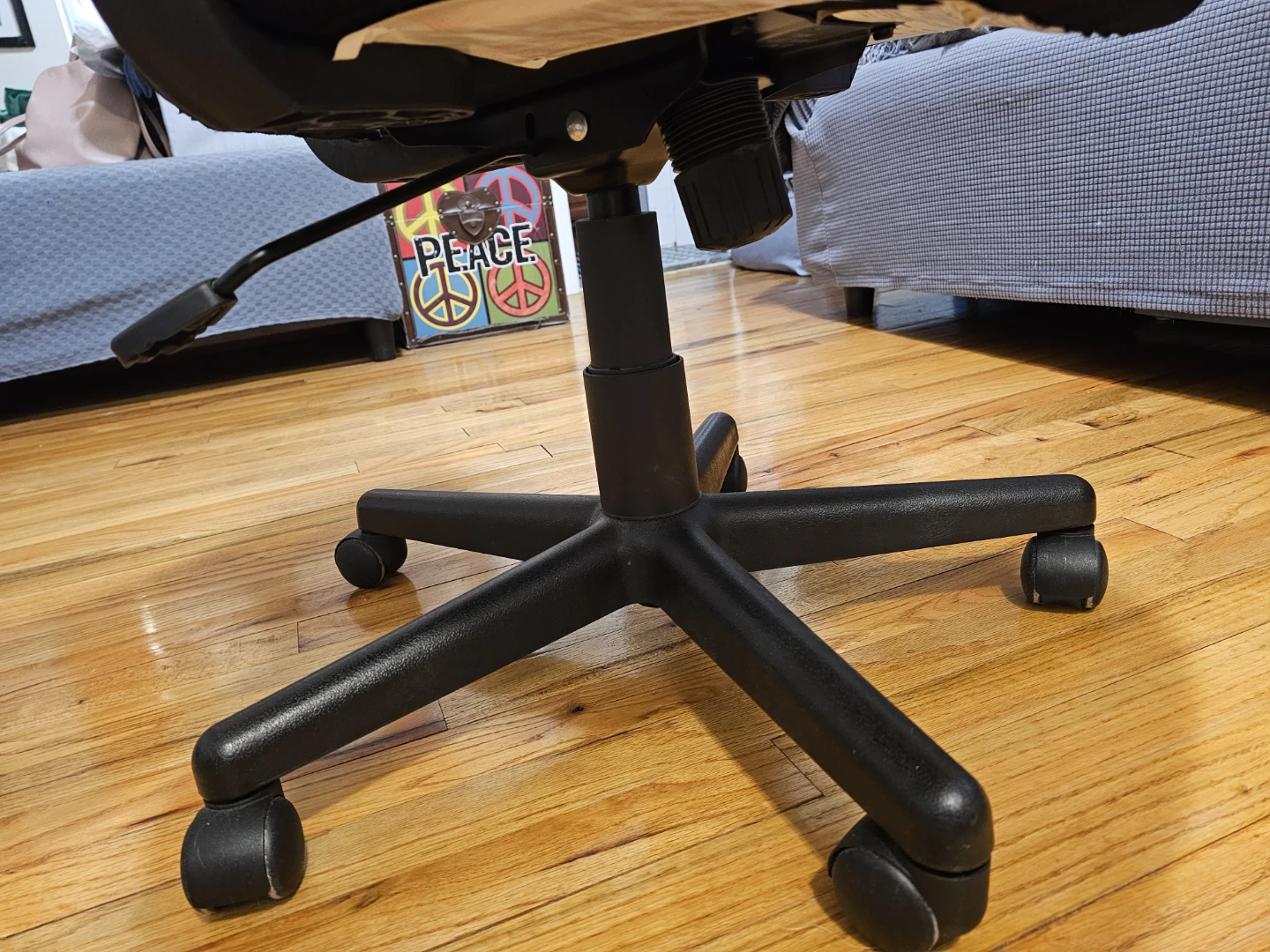 Black Mesh Office Chair with Wheels - photo 2