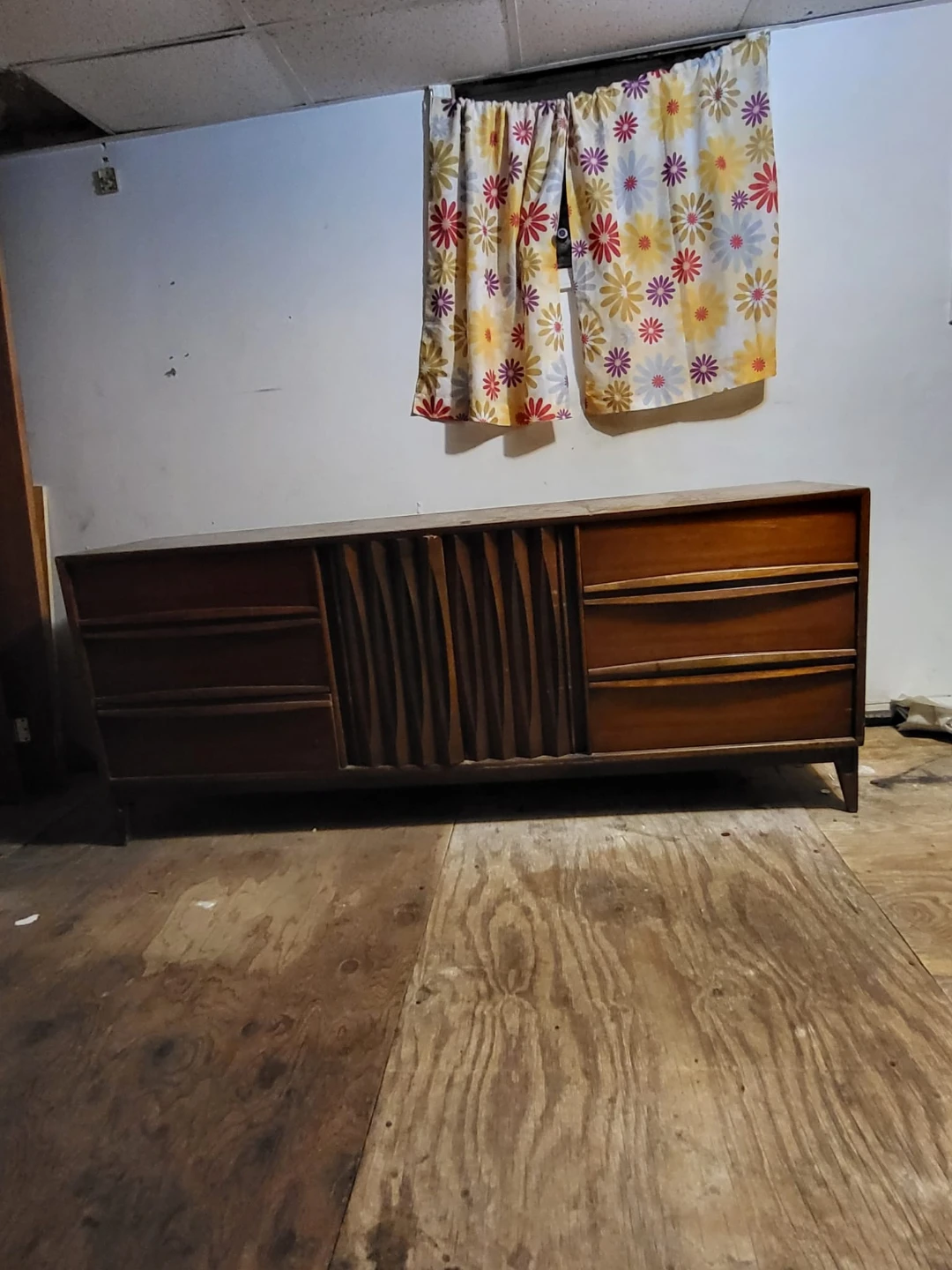 Wooden Dresser with 9 Drawers