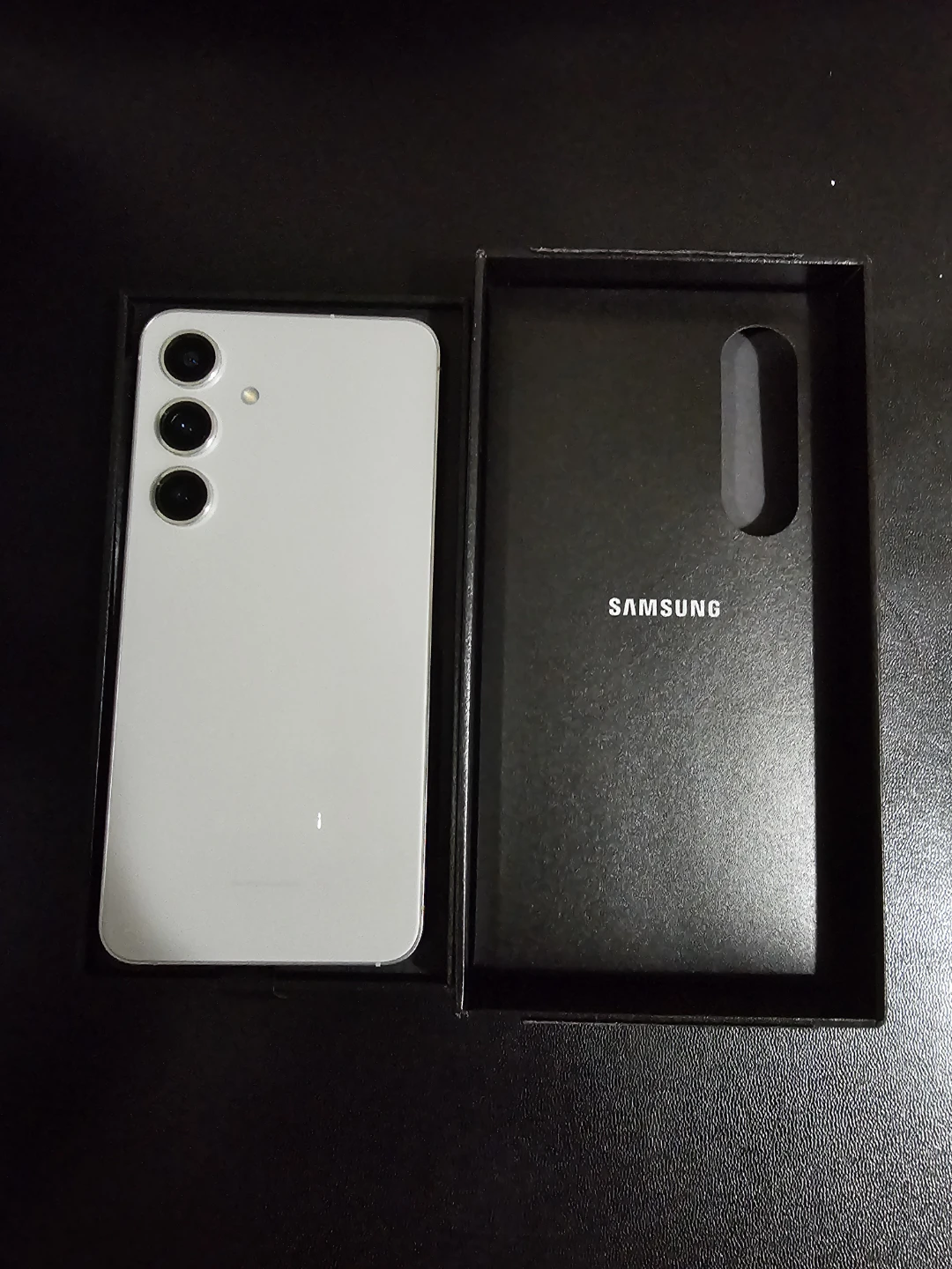 Samsung Galaxy S24 Smartphone - photo 2