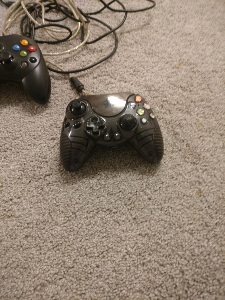 Original Xbox Console with 2 Controllers - photo 2