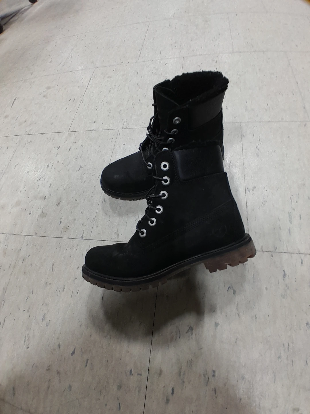Timberland Black Suede Fur Lined Boots Women's Size 7 - photo 2