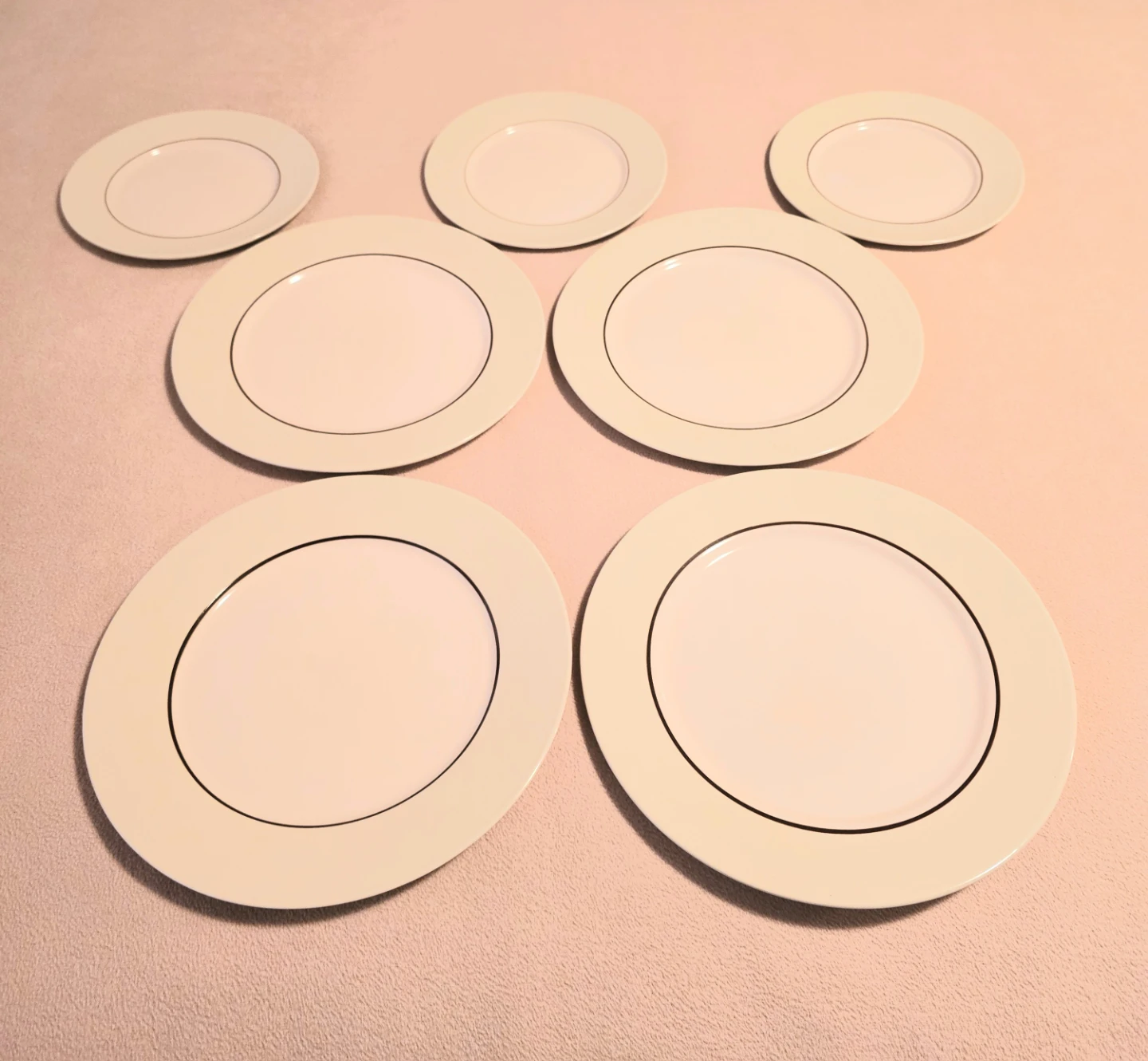 Gibson Everyday Dinnerware Set $5 for all 7 plates