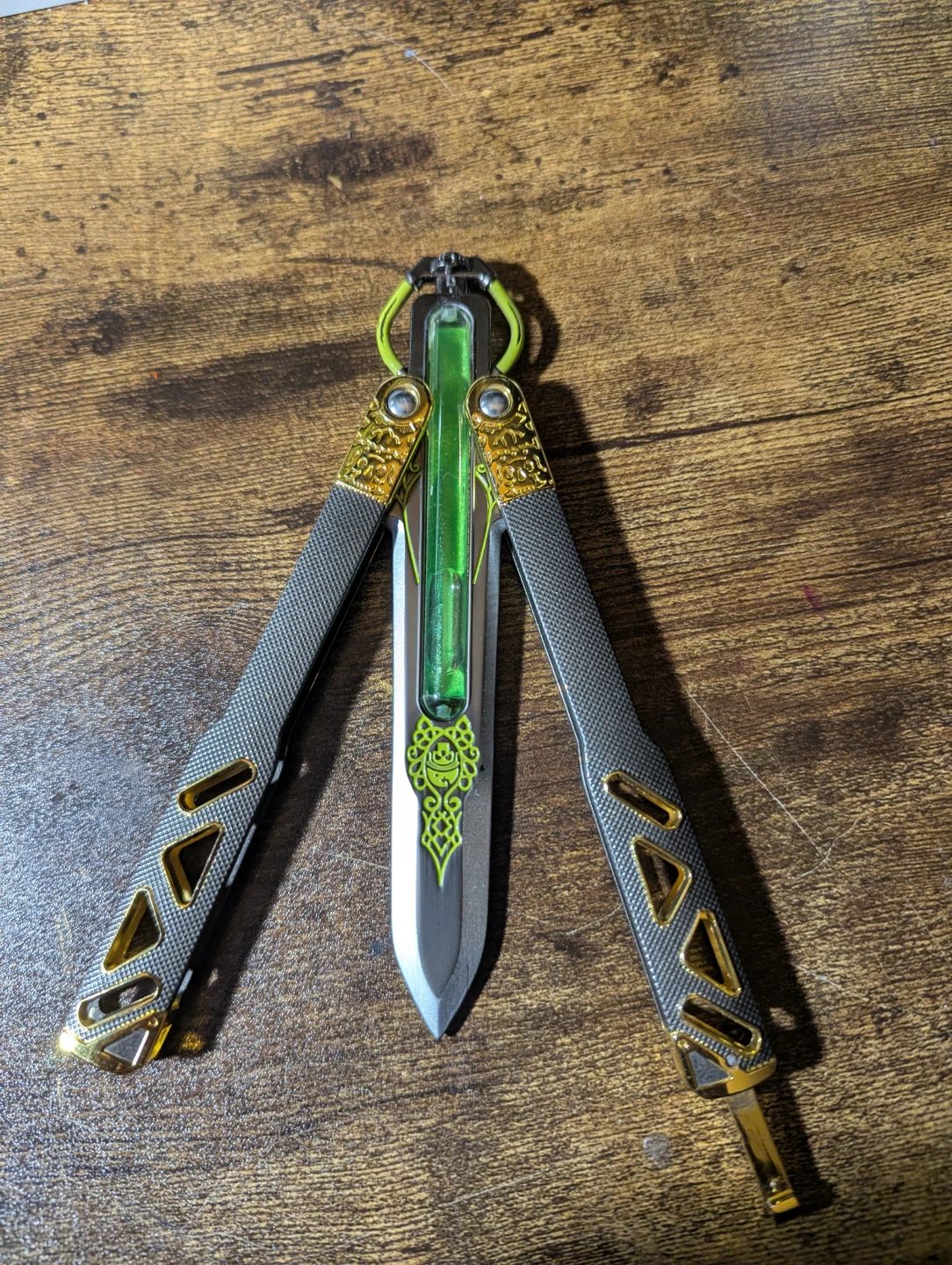 Apex Legends Octane heirloom Prop Replica - photo 2