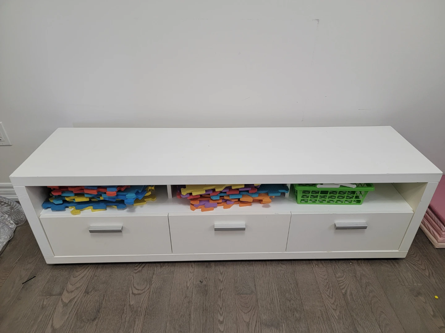 White Entertainment Unit with 3 Drawers - photo 4