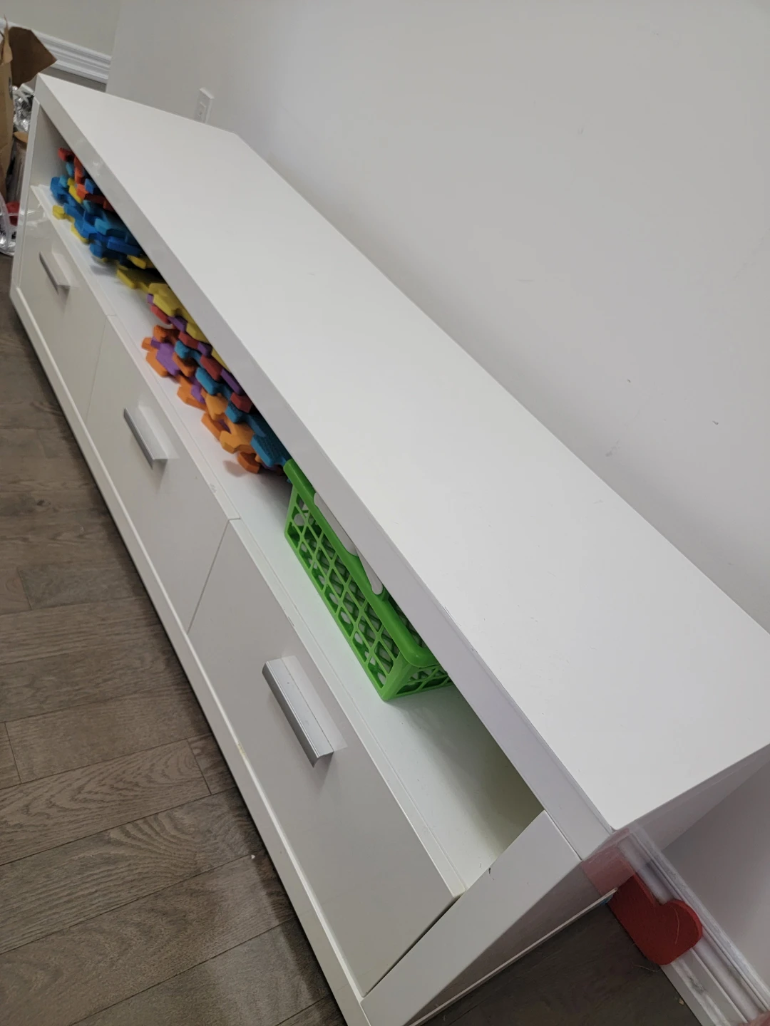 White Entertainment Unit with 3 Drawers - photo 5
