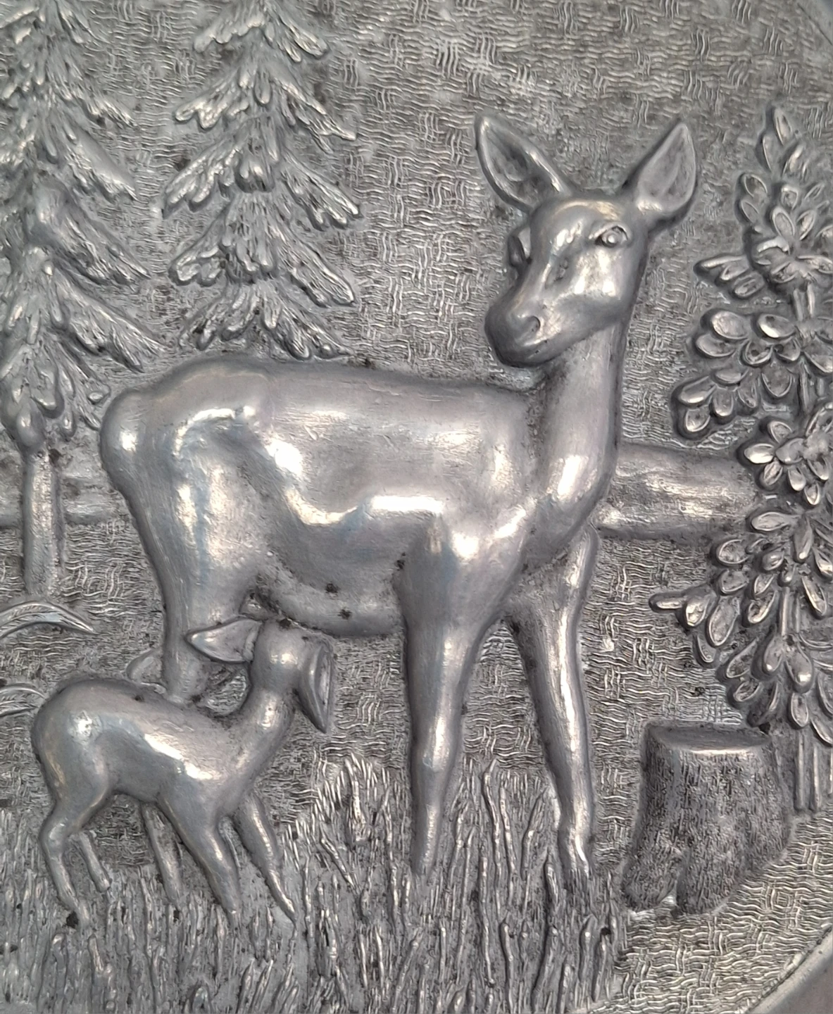 Vintage Pewter Wall  Plate with Deer and Fawn Scene - photo 2