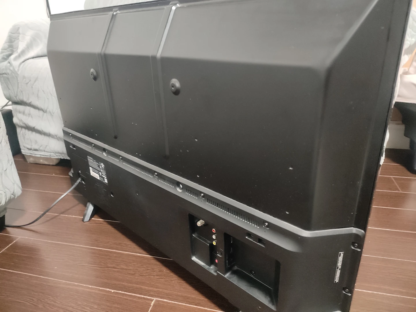 Broken screen -Sanyo 43” 1080p Roku Smart TV, FW43R48FC - photo 3