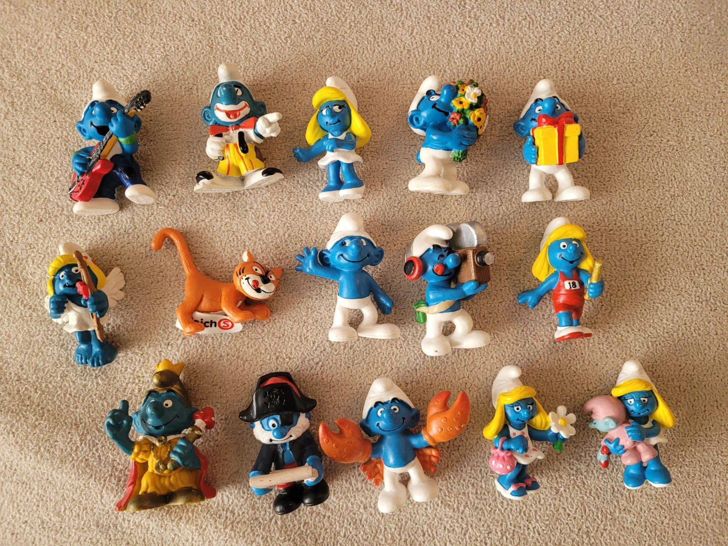 Smurfs figures