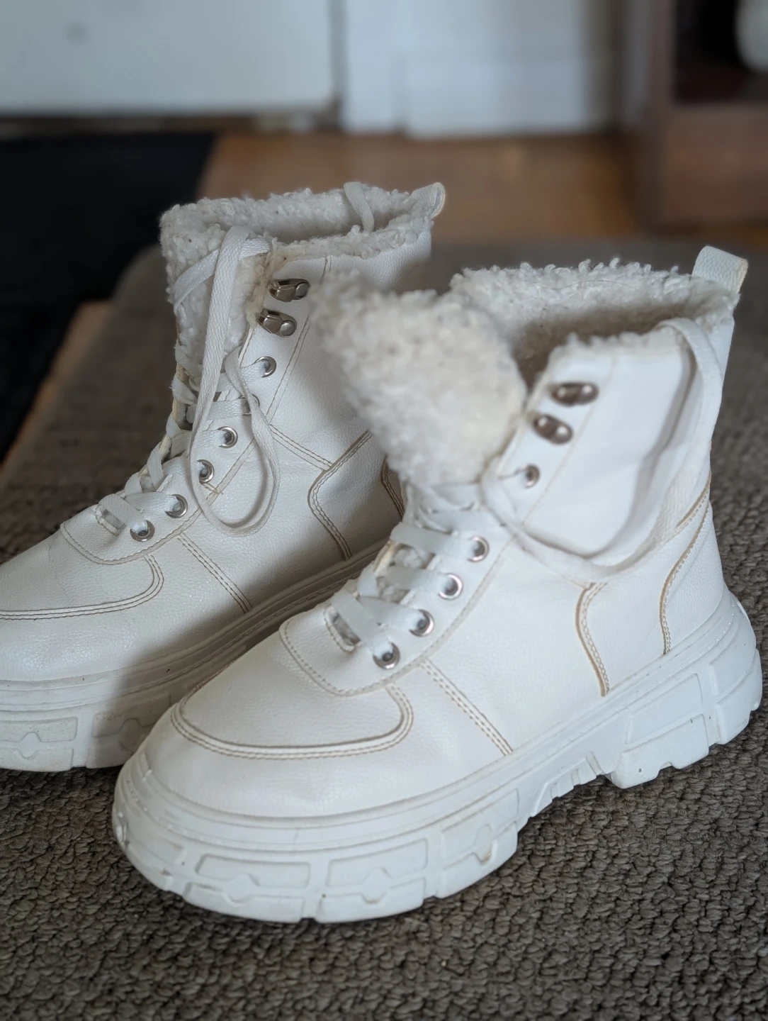 Ardene White Faux Fur Lined Lace-Up Boots 🏆 - photo 3