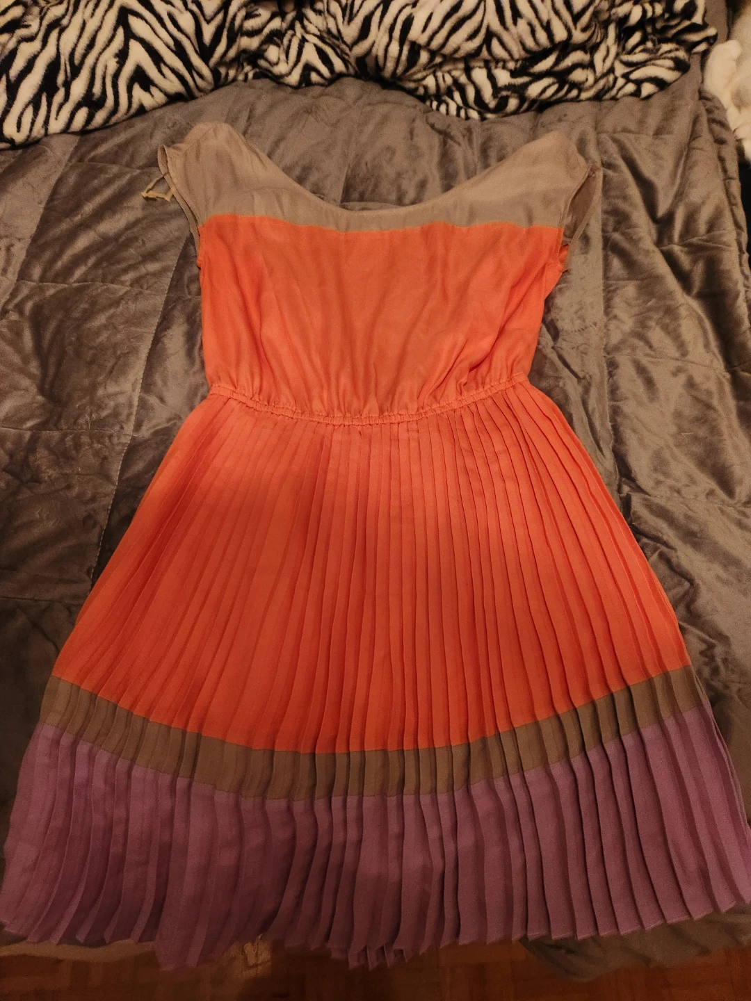Pleated colour-block dress