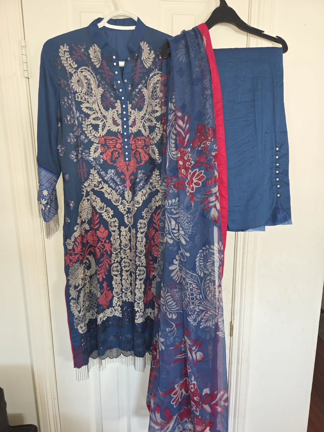 Embroidered suits - photo 3