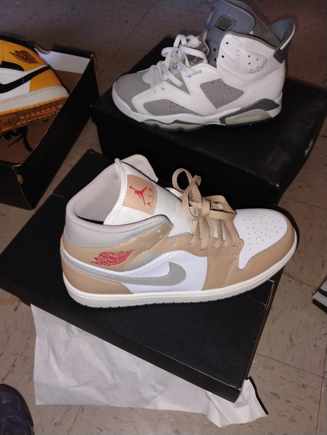 Jordan 1 Mid SE Yellow Black White Sneakers - photo 5