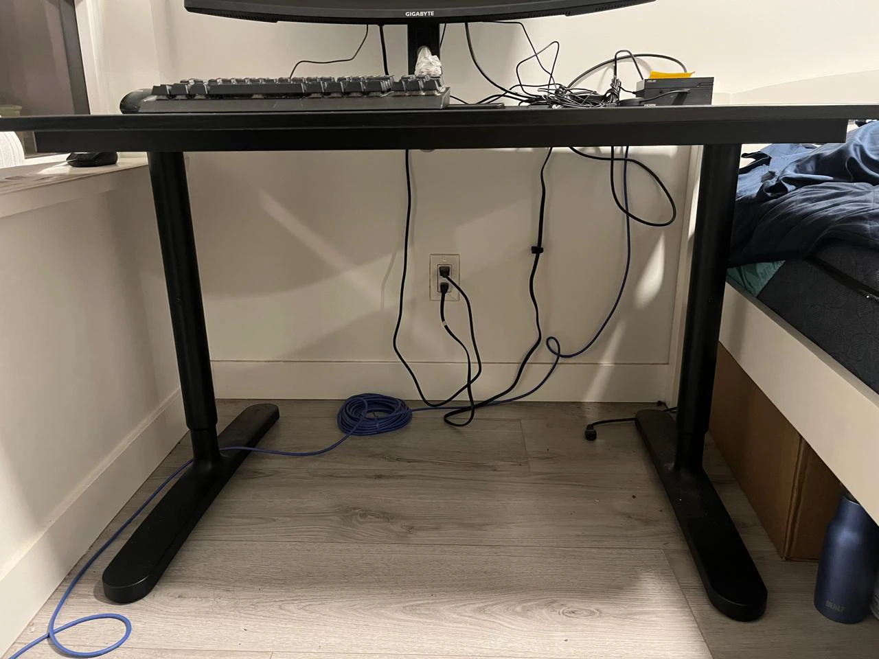 BEKANT IkEA Computer desk