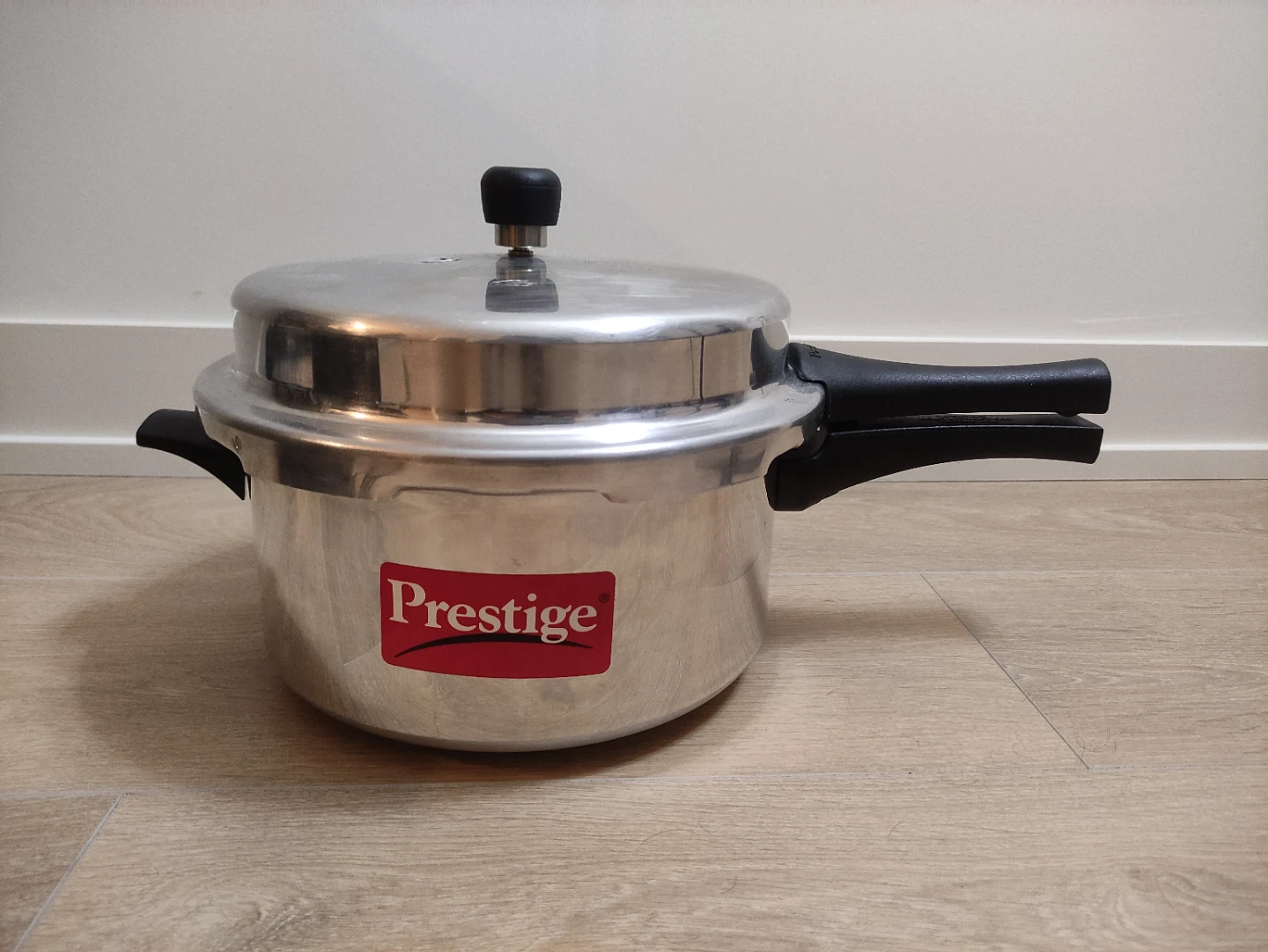 7.5 Liter Prestige Pressure Cooker with 2 Boxes