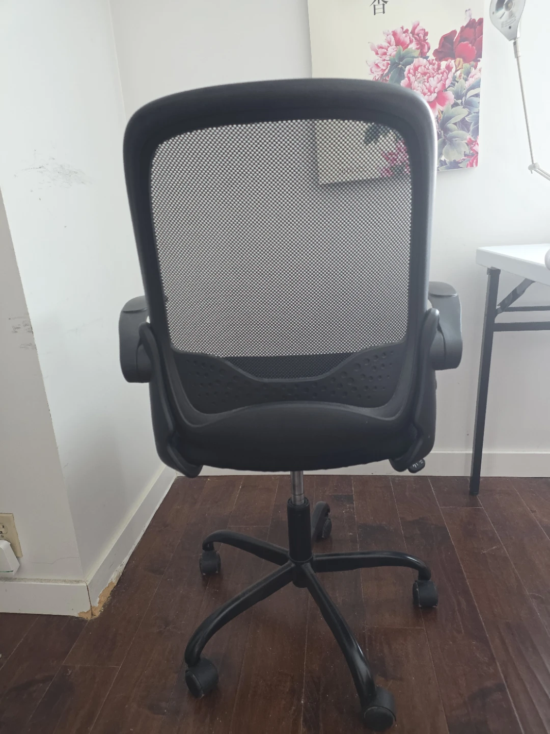 Black Mesh Office Chair - photo 2