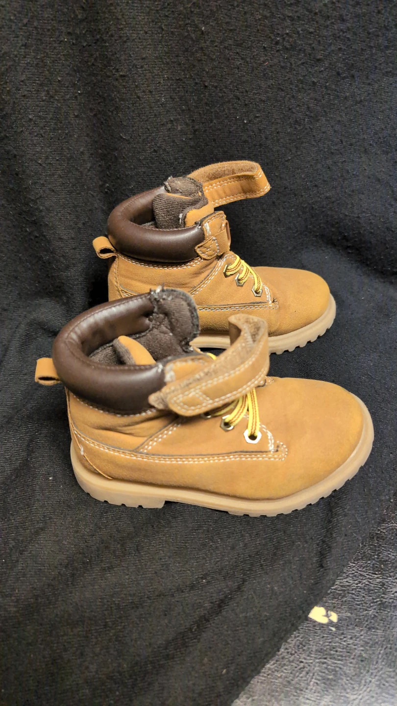 🩷Toddler Timberland Style Boots- 8T