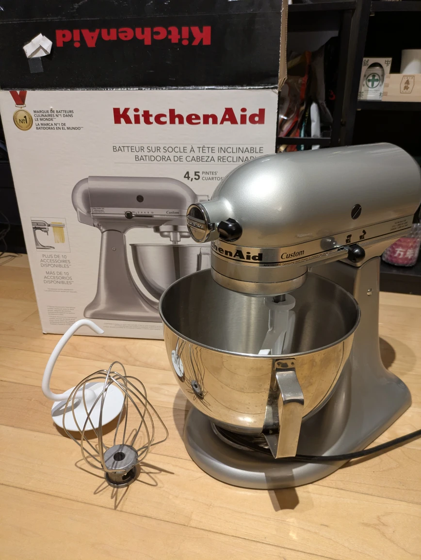 MOVING SALE: KitchenAid Tilt-Head Stand Mixer - Silver