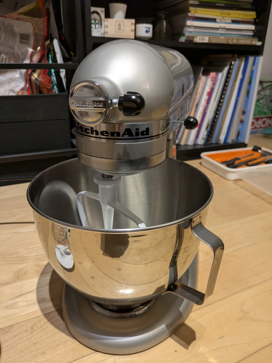 MOVING SALE: KitchenAid Tilt-Head Stand Mixer - Silver - photo 3