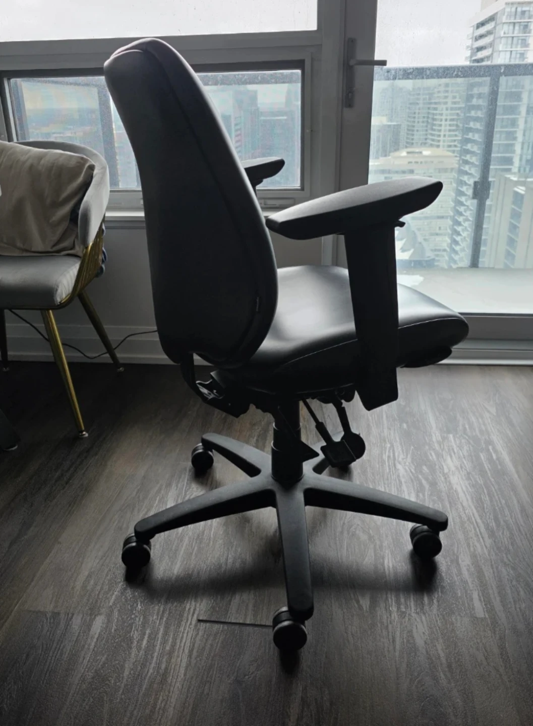 Ergocentric Office Chair - Black leather - photo 3