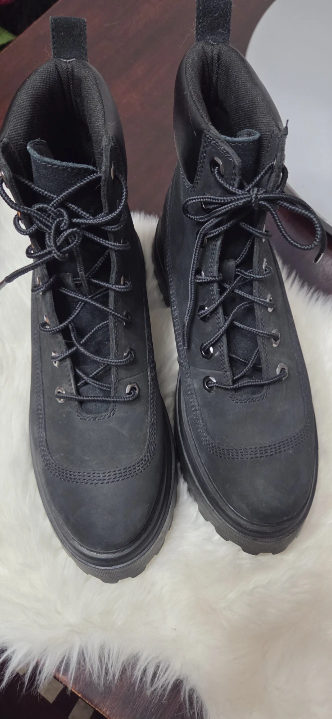 Timberland Black Lace-Up Boots Women's Size 9