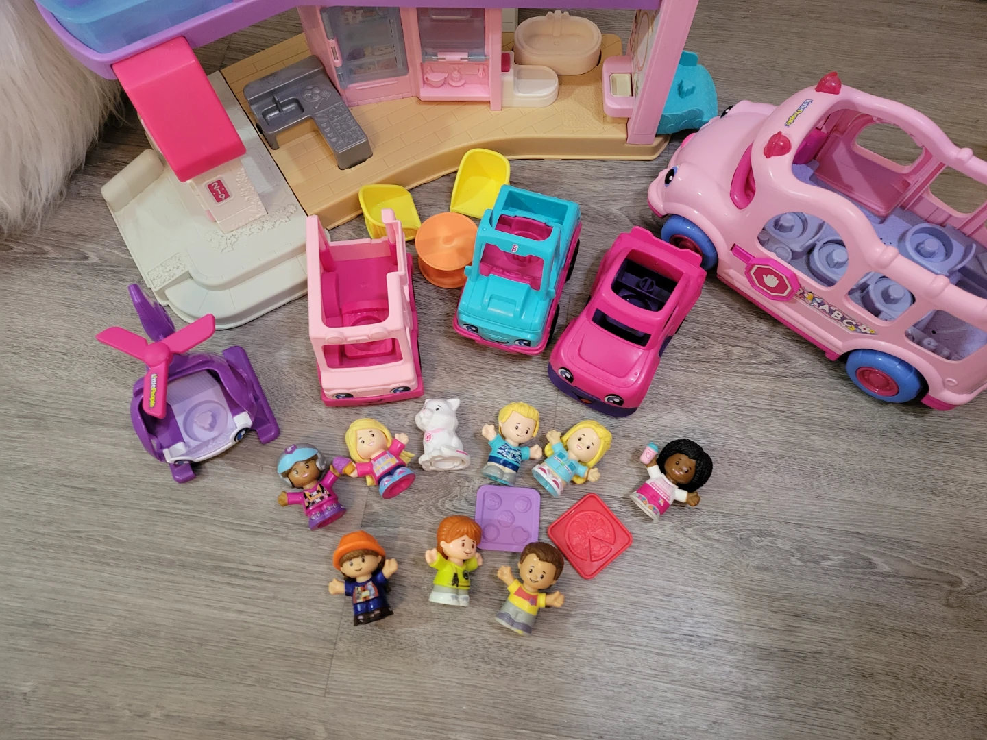 Fisher-Price Little People Barbie Dreamhouse & Vehicles - photo 4