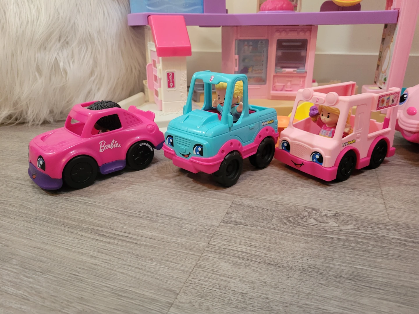 Fisher-Price Little People Barbie Dreamhouse & Vehicles - photo 5