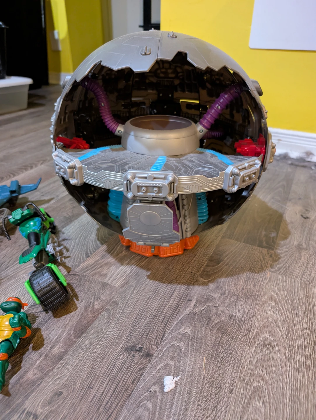 Teenage Mutant Ninja turtles figures and vehicle - photo 2