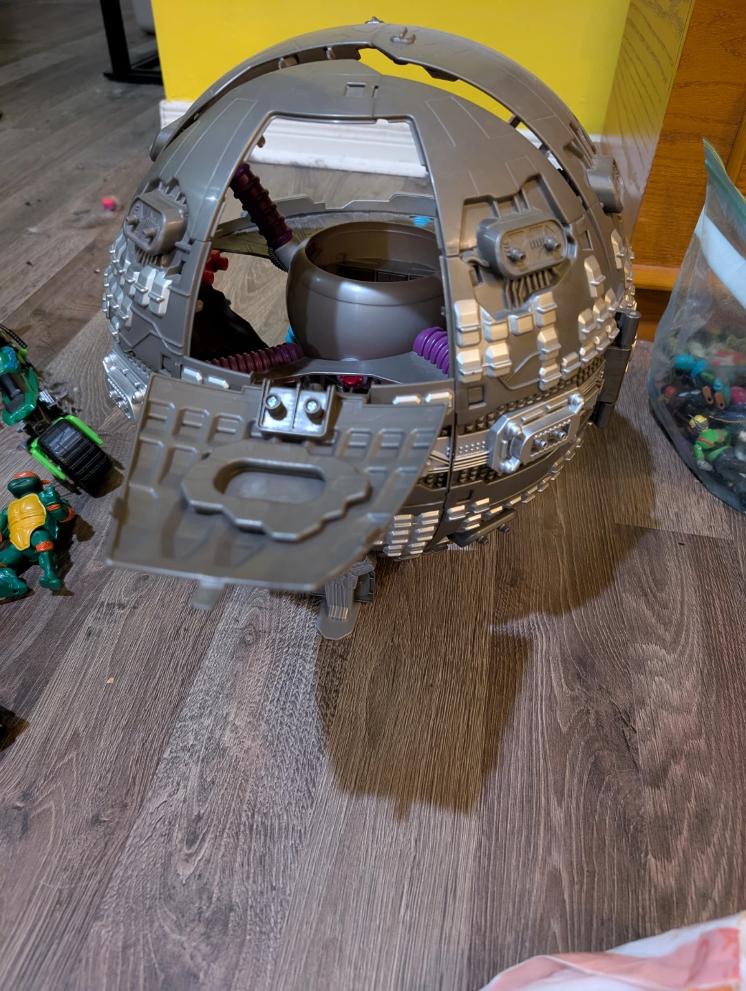 Teenage Mutant Ninja turtles figures and vehicle - photo 3