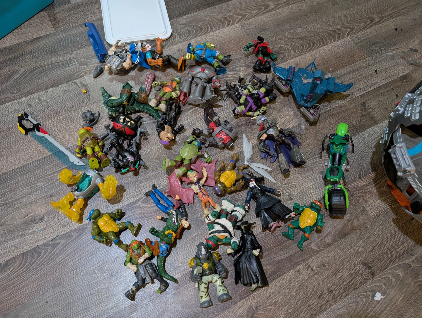 Teenage Mutant Ninja turtles figures and vehicle