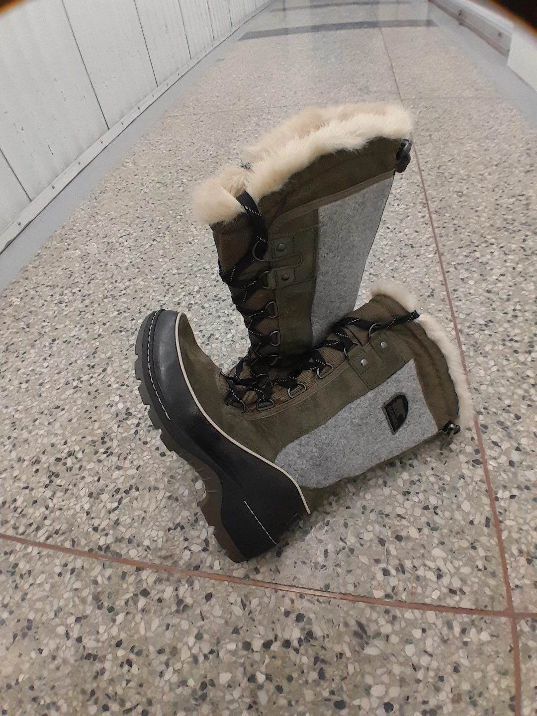 Sorel Women's Winter Boots Original Size 10 - photo 2
