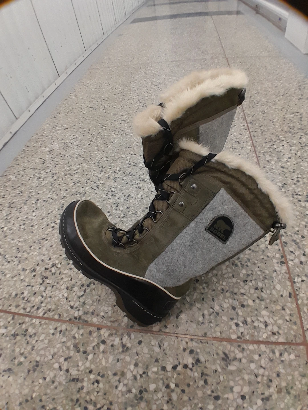 Sorel Women's Winter Boots Original Size 10 - photo 3