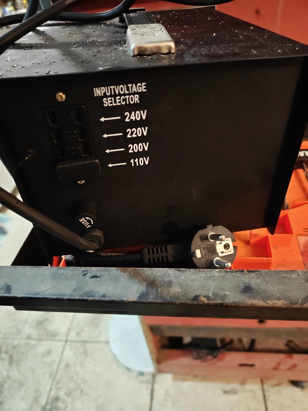 Wellson W-1500VDE Step Up & Down Transformer - photo 2