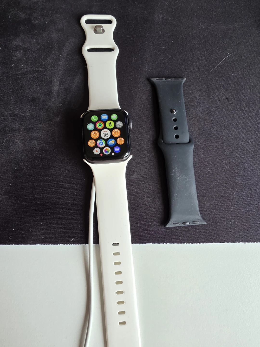 Apple Watch Series 6 Space Gray GPS 40mm with 2 Bands - photo 3