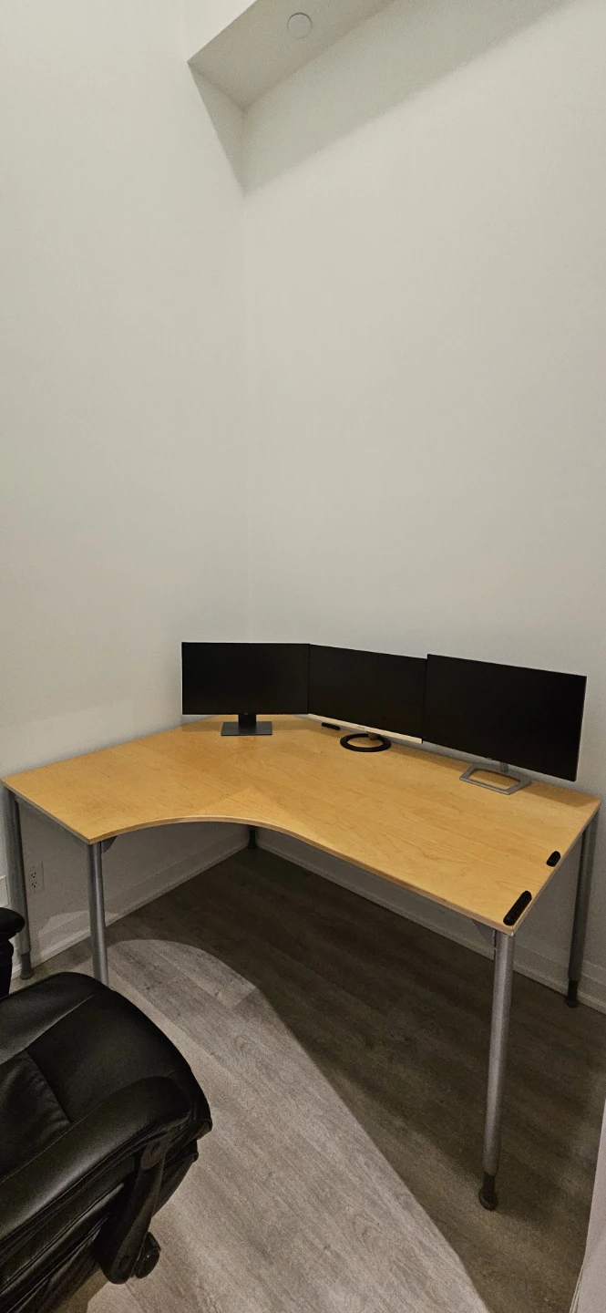 Corner desk