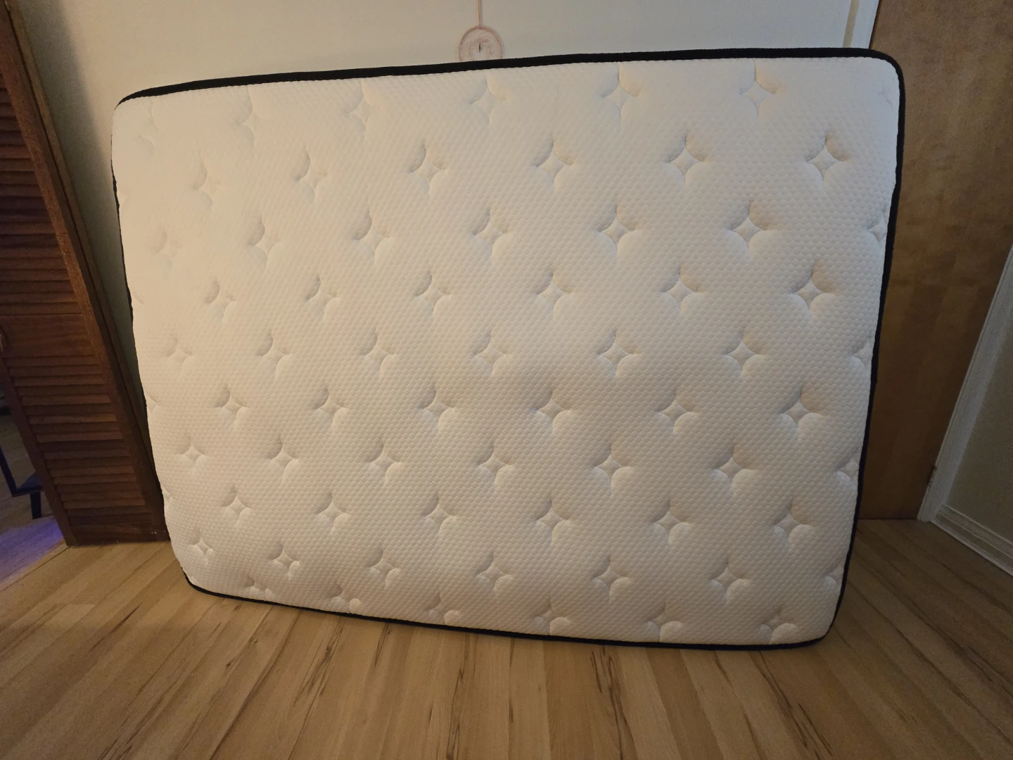 Clean, Like-New Queen Mattress – Used 2 Months Only - photo 3